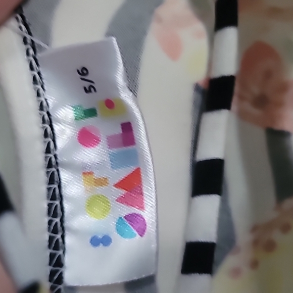 Girls mid sleeve dress with cute cut out in back new with tags! Size 5/6 - Picture 4 of 4